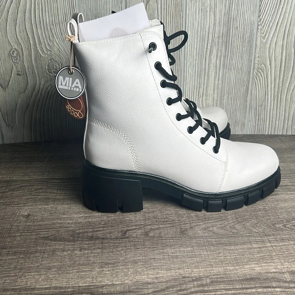MIA Size 9M Women's Tauren White Tango Combat Boots Mid Heel 2" NIB - Picture 2 of 7